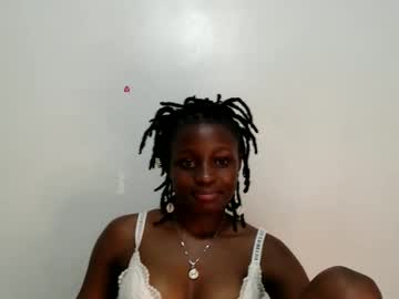 Lynnesee Chaturbate stream image from October 07, 2025