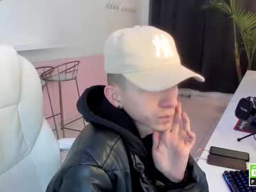 Smallgiant26 Chaturbate stream image from October 08, 2025