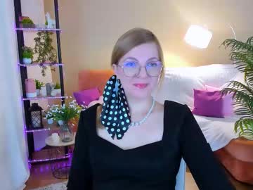 Youruniverserr Chaturbate stream image from October 08, 2025