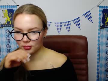 Stellalights Chaturbate stream image from October 08, 2025
