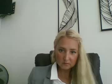Oxifoxi Chaturbate stream image from October 08, 2025