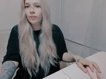 Polly_Wow Chaturbate stream image from October 08, 2025