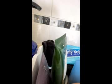 Tinysausageinacatmask Chaturbate stream image from October 09, 2025