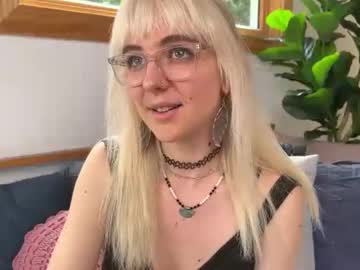 Allyelliot Chaturbate stream image from October 09, 2025