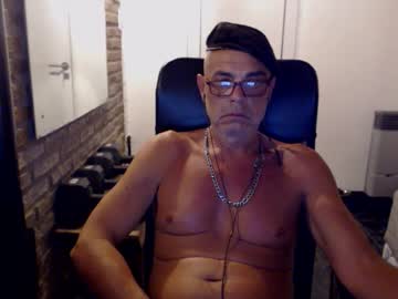 Machobuscador Chaturbate stream image from October 10, 2025