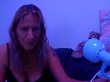 Ryeanne25 Chaturbate stream image from October 10, 2025