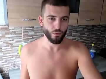 Elchapoguzman95 Chaturbate stream image from October 10, 2025