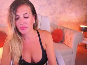 Ladyylaura Chaturbate stream image from October 10, 2025