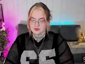 Apriladdamss Chaturbate stream image from October 10, 2025