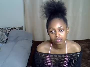 Petitecaramell Chaturbate stream image from October 10, 2025