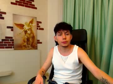 Krewvaughn Chaturbate stream image from October 11, 2025