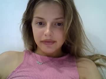 Lunav7 Chaturbate stream image from October 11, 2025