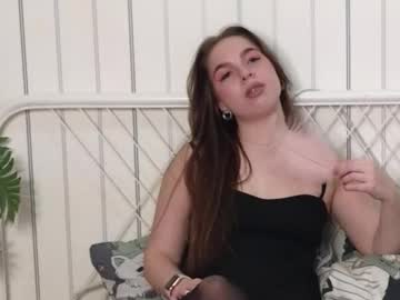 Charlinemanke Chaturbate stream image from October 11, 2025