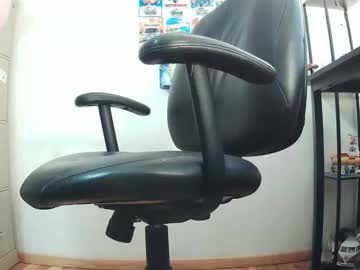 Kevinq122 Chaturbate stream image from October 12, 2025