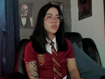 Luccylee Chaturbate stream image from October 12, 2025