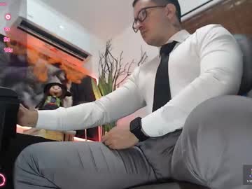 Randylukehot Chaturbate stream image from October 13, 2025