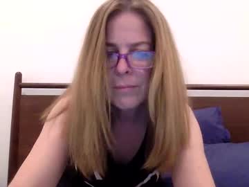 Iampoppyy Chaturbate stream image from October 13, 2025
