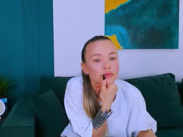 Elizabethholt Chaturbate stream image from October 13, 2025