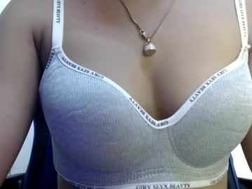 Ur_Small_Girl Chaturbate stream image from October 13, 2025