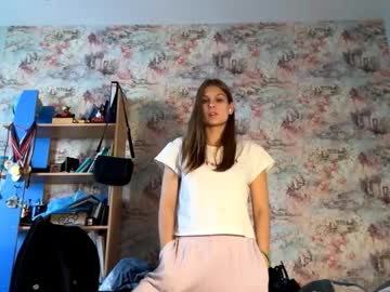 Yenrowsell Chaturbate stream image from October 13, 2025