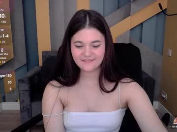 Elinamils Chaturbate stream image from October 13, 2025