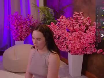 Lullarose Chaturbate stream image from October 13, 2025
