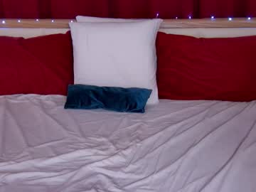 Lovelycaroline_ Chaturbate stream image from October 14, 2025