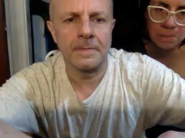 Redwinelipss Chaturbate stream image from October 14, 2025