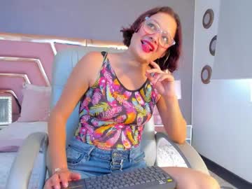 Amydivinee Chaturbate stream image from October 14, 2025