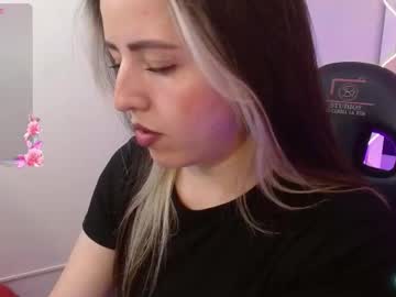 Giaa_Tay Chaturbate stream image from October 14, 2025