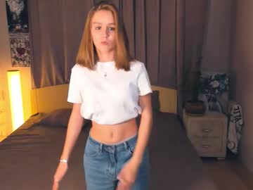 Trinahillier Chaturbate stream image from October 14, 2025