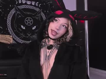Hazellwitch Chaturbate stream image from October 14, 2025