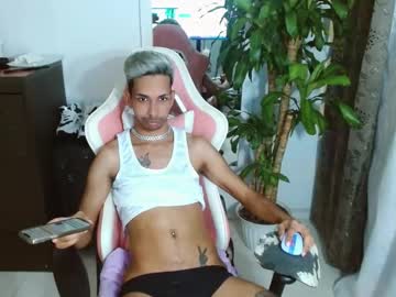 Jhonsonvlatino Chaturbate stream image from October 14, 2025