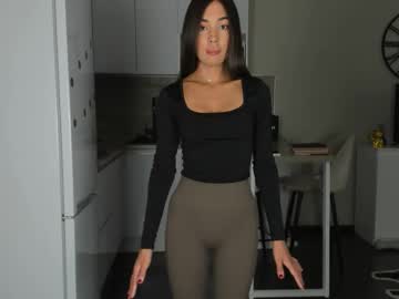 Nilliluv Chaturbate stream image from October 15, 2025