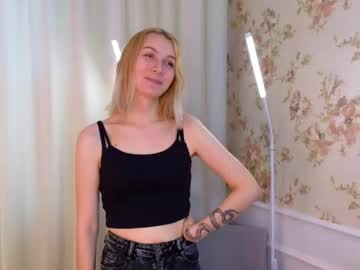 Violetdelcourt Chaturbate stream image from October 15, 2025