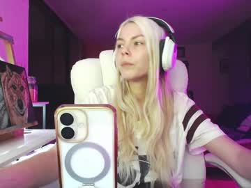 Tinykylie Chaturbate stream image from October 15, 2025