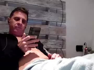 Sineguan09 Chaturbate stream image from October 15, 2025