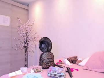 Kiana_Cream Chaturbate stream image from October 15, 2025