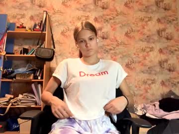 Yenrowsell Chaturbate stream image from October 15, 2025