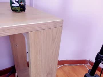 Juicykitten1 Chaturbate stream image from October 15, 2025