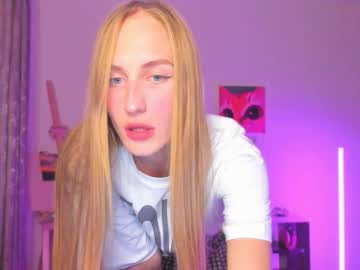 Renewalri Chaturbate stream image from October 15, 2025