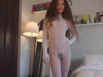 Naomigomezz Chaturbate stream image from October 15, 2025