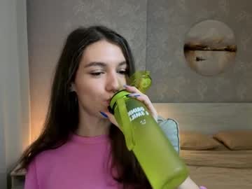 Softwine Chaturbate stream image from October 15, 2025