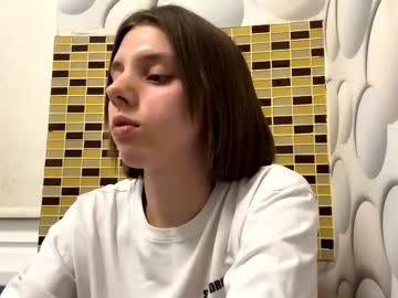 Elinhelser Chaturbate stream image from October 15, 2025