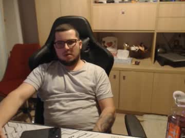 Kevinnlovely Chaturbate stream image from October 15, 2025