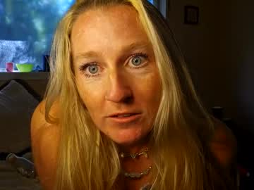 Laylalucks Chaturbate stream image from October 15, 2025