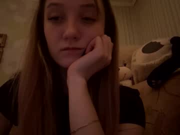 Silverxkitty Chaturbate stream image from October 15, 2025