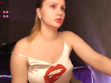 Nutcrewlove Chaturbate stream image from October 15, 2025