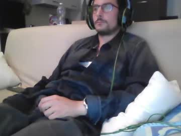 Theitalianx95x Chaturbate stream image from October 15, 2025