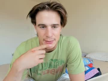 Beanco225 Chaturbate stream image from October 15, 2025